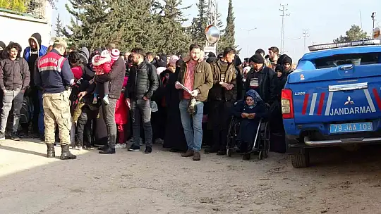 Depremlerden dolayı Suriyeliler ülkelerine dönüyor