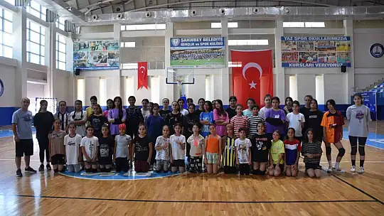 Depremzede çocuklar depremin izlerini sporla siliyor