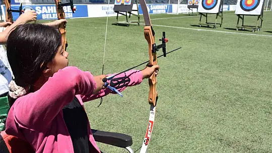 Depremzede çocuklar depremin izlerini sporla siliyor