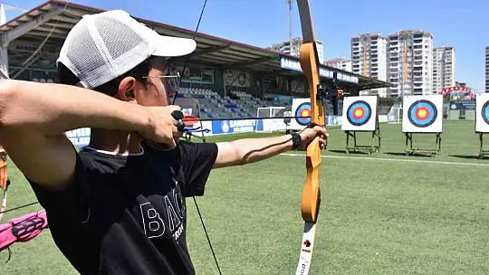 Depremzede çocuklar depremin izlerini sporla siliyor