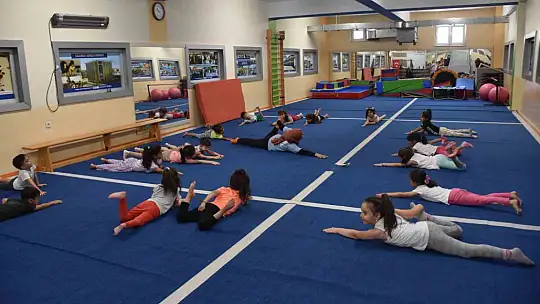 Depremzede çocuklar depremin izlerini sporla siliyor