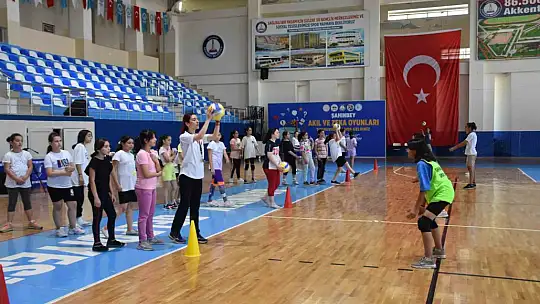 Depremzede çocuklar depremin izlerini sporla siliyor