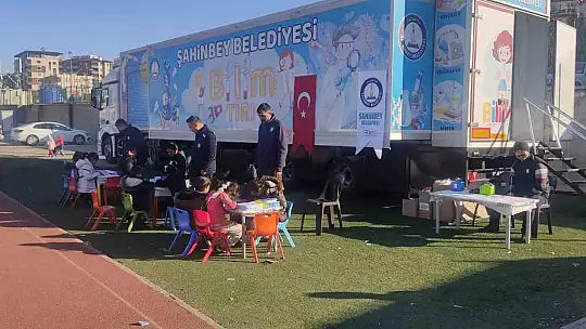 Depremzede çocuklar için bilim tırı ile Adıyaman'da