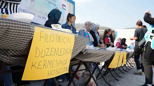 Depremzede kadınlar el işi ürünlerini satarak Filistin'e destek kampanyasına katıldı