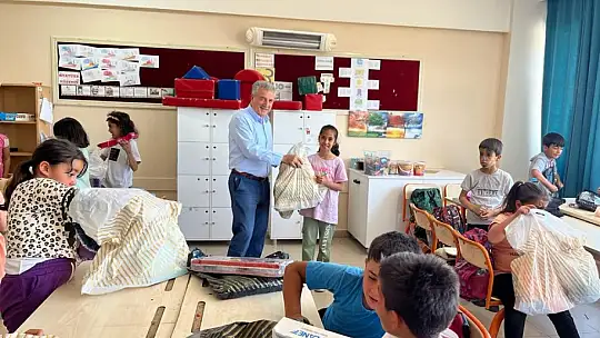 Depremzede öğrencilere öğretmenler moral oldu
