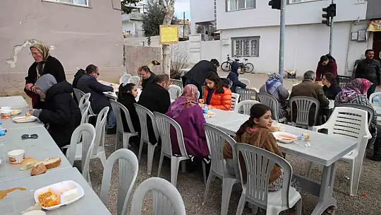 Depremzedeler kendilerine destek için yola çıkanları unutmadı