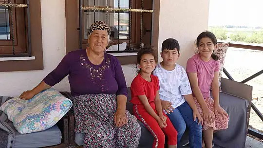 Depremzedeler, villaları aratmayan köy evlerine kavuştu