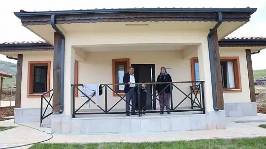 Depremzedeler yeni yuvalarında buruk sevinç yaşıyor