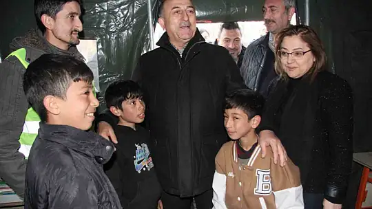 Depremzedelerden Dışişleri Bakanı Çavuşoğlu'na ilginç talep ve şikayetler