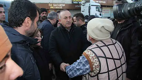 Depremzedelerden Dışişleri Bakanı Çavuşoğlu'na ilginç talep ve şikayetler