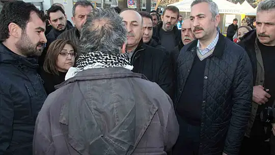 Depremzedelerden Dışişleri Bakanı Çavuşoğlu'na ilginç talep ve şikayetler