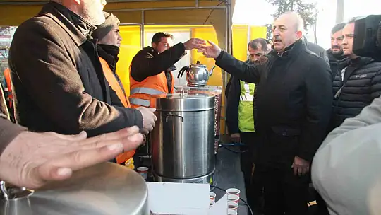 Depremzedelerden Dışişleri Bakanı Çavuşoğlu'na ilginç talep ve şikayetler