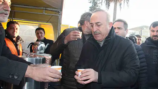 Depremzedelerden Dışişleri Bakanı Çavuşoğlu'na ilginç talep ve şikayetler