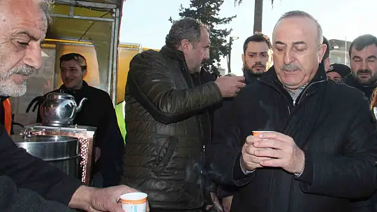 Depremzedelerden Dışişleri Bakanı Çavuşoğlu'na ilginç talep ve şikayetler