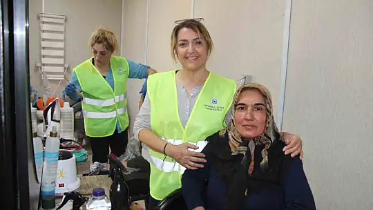 Depremzedelere gönüllü güzellik hizmeti