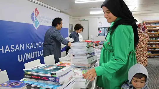 Depremzedelerin yaraları sarılıyor