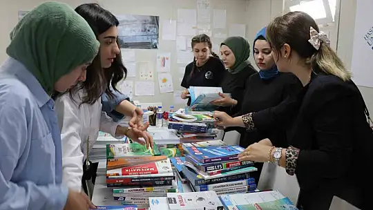 Depremzedelerin yaraları sarılıyor