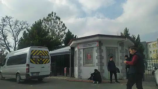 Ders arasında okulun penceresinden atlayan kız öğrenci yaralandı