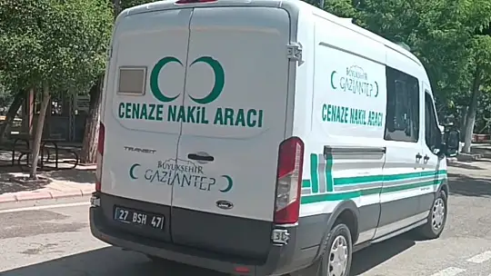 Devrilen traktörün altında kalan çocuk hayatını kaybetti