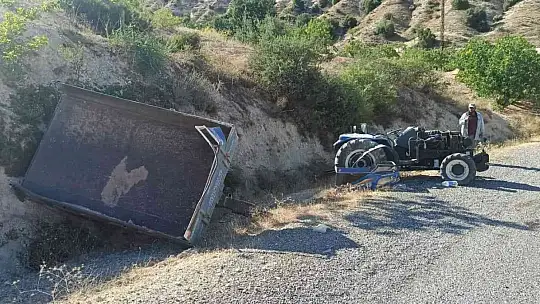 Devrilen traktörün sürücüsü hayatını kaybetti