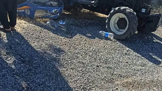 Devrilen traktörün sürücüsü hayatını kaybetti