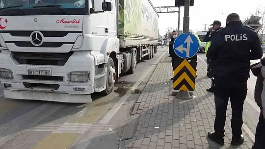 Dilenirken tırın altında kalan yaşlı kadın öldü