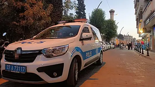 Dini değerlere hakaret eden şahıs, kendisini uyaran imamı bıçakladı