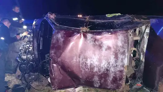 Direksiyon hakimiyeti kaybolan otomobil takla attı: 1 ölü, 1 yaralı