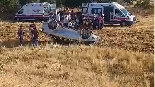 Direksiyon hakimiyetini kaybeden otomobil tarlaya uçtu: 3'ü çocuk 5 yaralı
