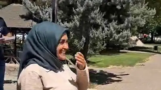 Direksiyon sınavını geçen eşini davul zurnayla karşıladı