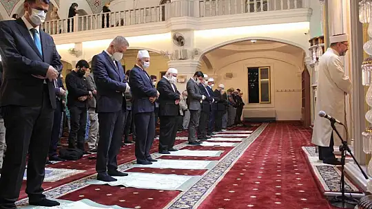 Diyanet İşleri Başkanı Erbaş, Gaziantep'te gençlerle sabah namazında buluştu