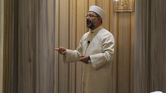 Diyanet İşleri Başkanı Erbaş, Gaziantep'te gençlerle sabah namazında buluştu