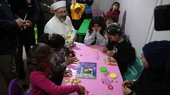Diyanet İşleri Başkanı Erbaş, Islahiye'de konteyner kent ve koordinasyon merkezini ziyaret etti