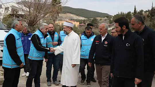 Diyanet İşleri Başkanı Erbaş, Nurdağı'nda konteyner kenti ziyaret etti
