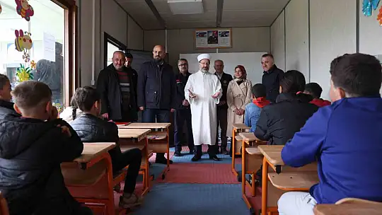 Diyanet İşleri Başkanı Erbaş, Nurdağı'nda konteyner kenti ziyaret etti