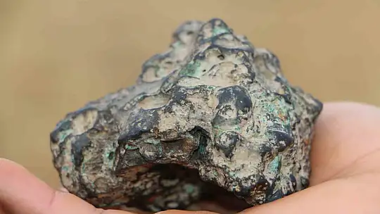 Diyarbakır'da bulunan göktaşı 4 milyon liradan satışa çıkartıldı