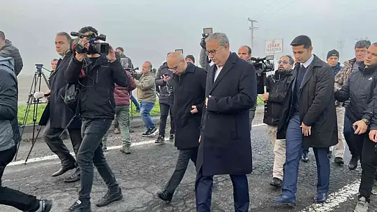 Diyarbakır Valisi Su, terör saldırısının yapıldığı yerde incelemelerde bulundu