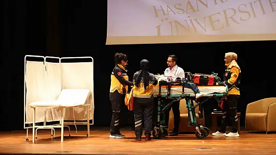 Doğal Afet ve Savaş Durumlarında Paramediklerin rolü HKÜ'de konuşuldu