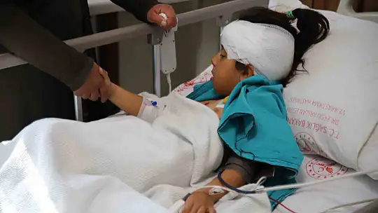 Doğuştan işitme kaybı olan 6 yaşındaki Hatice artık duyabilecek