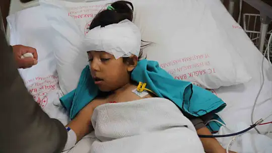 Doğuştan işitme kaybı olan 6 yaşındaki Hatice artık duyabilecek