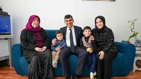Doktor olmak isteyen öğrenciyi evinde ziyaret etti
