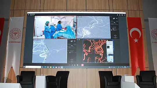 Doktorlar canlı yayında eğitim aldı
