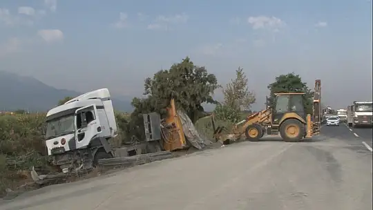 Düğün yolculuğu facia ile sonuçlandı: 1'i polis 6 kişi öldü, 42 kişi yaralandı