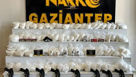 Durdurulan araçtan valiz valiz uyuşturucu çıktı