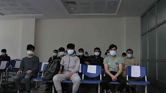 Düzensiz göçmenler ülkelerine Göçmen Geri Gönderme Merkezleri'nden böyle gönderiliyor