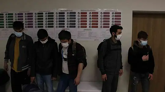 Düzensiz göçmenler ülkelerine Göçmen Geri Gönderme Merkezleri'nden böyle gönderiliyor