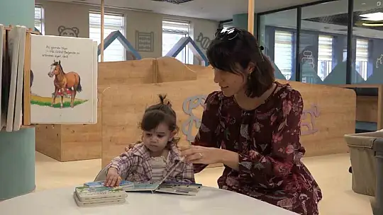 Ebeveynler ve çocuklar için Bebek Kütüphanesi