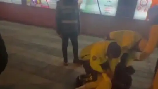 Ehliyetsiz sürücü ve arkadaşının polise mukavemeti pahalıya mal oldu