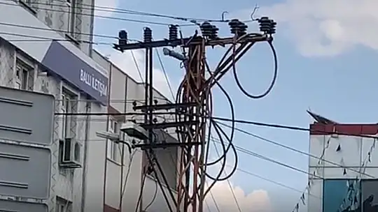 Arızayı gidermeye çalışan işçi elektrik akımına kapıldı