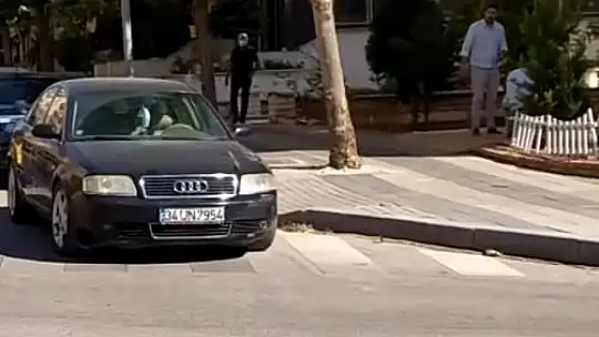 Elektrik kesilince trafik ışığı devre dışı kaldı, kaza kaçınılmaz oldu